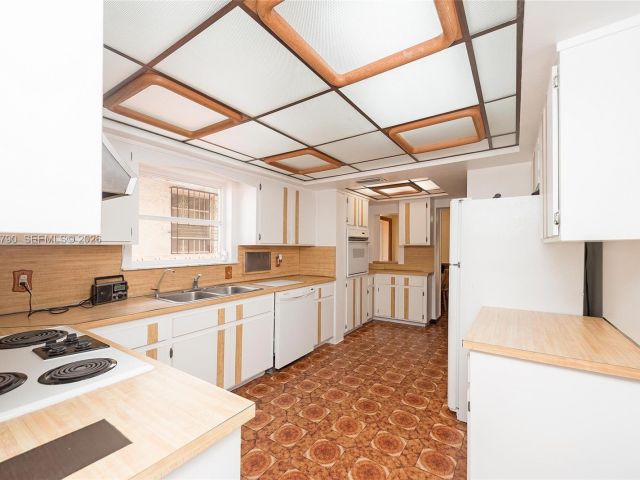 Home for sale at 1727 SW 11th Ter - photo 7518229