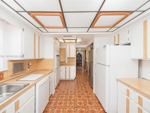 Home for sale at 1727 SW 11th Ter - photo 7518230