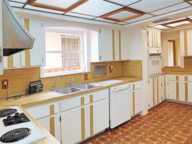 Home for sale at 1727 SW 11th Ter - photo 7518234