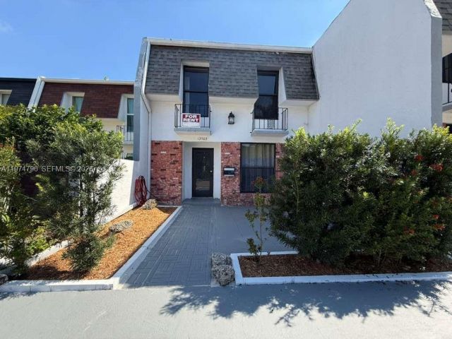 Home for rent at 13503 NE 24th Pl 13503 - photo 7475695