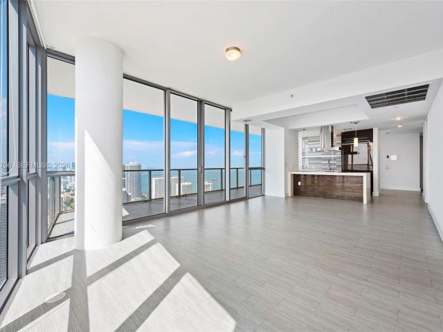 Apartment for rent  Unit #4405 - photo 7483826