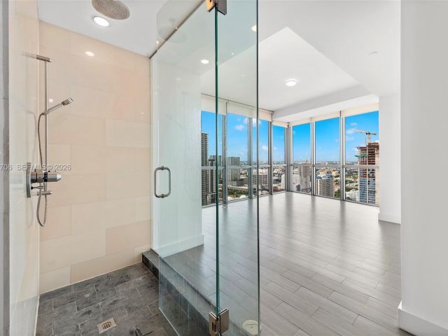 Apartment for rent  Unit #4405 - photo 7483836