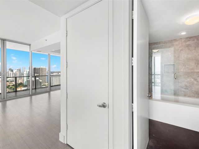 Apartment for rent  Unit #4405 - photo 7483842