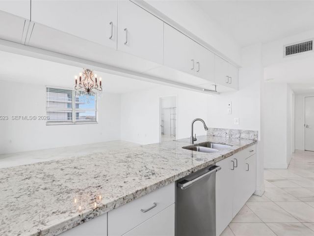 Apartment for rent  Unit #1102 - photo 7508677