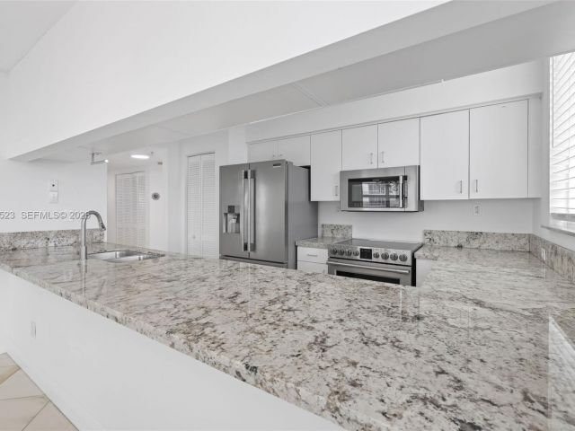 Apartment for rent  Unit #1102 - photo 7508678