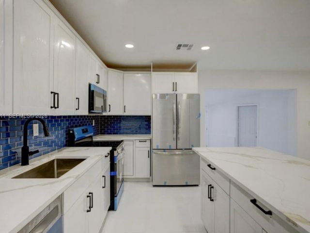 Home for rent at 1101 NW 14th Ct - photo 7483100