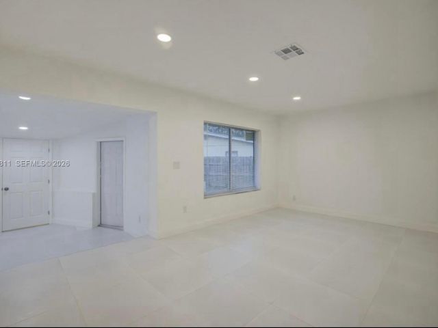 Home for rent at 1101 NW 14th Ct - photo 7483102