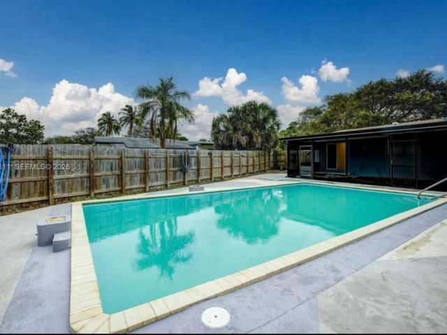 Home for rent at 1101 NW 14th Ct - photo 7483109