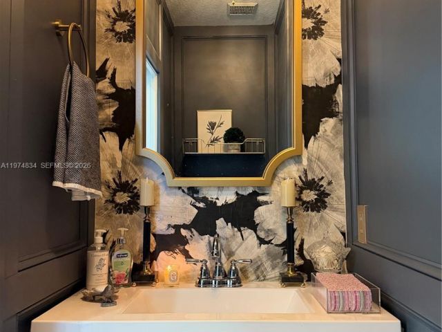 3-bedroom home for sale in Miami - 3744 SW 156th Ct - MondialRealty