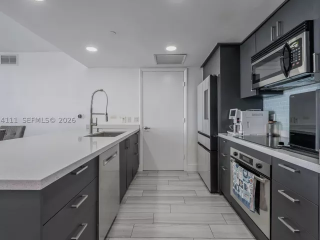 2-bedroom condo for sale in Miami - 50 Biscayne Blvd 3106 - MondialRealty