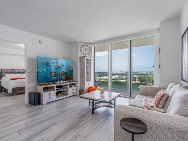 2-bedroom condo for sale in Miami - 50 Biscayne Blvd 3106 - MondialRealty