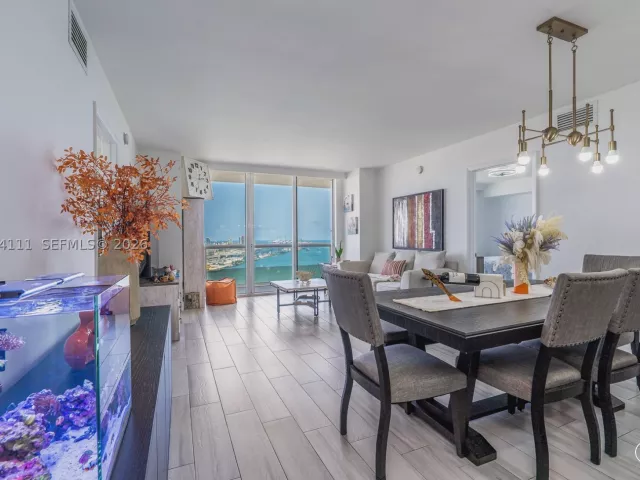 2-bedroom condo for sale in Miami - 50 Biscayne Blvd 3106 - MondialRealty