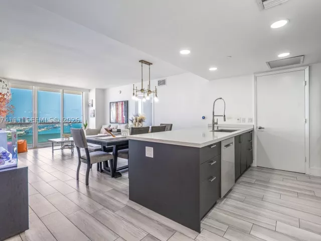 2-bedroom condo for sale in Miami - 50 Biscayne Blvd 3106 - MondialRealty