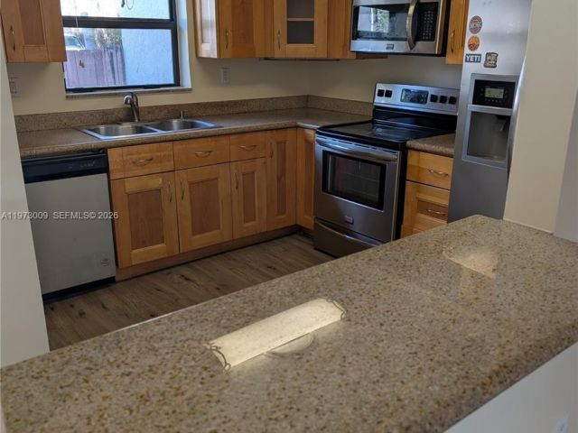 Home for rent at 13511 NE 24th Pl - photo 7475314