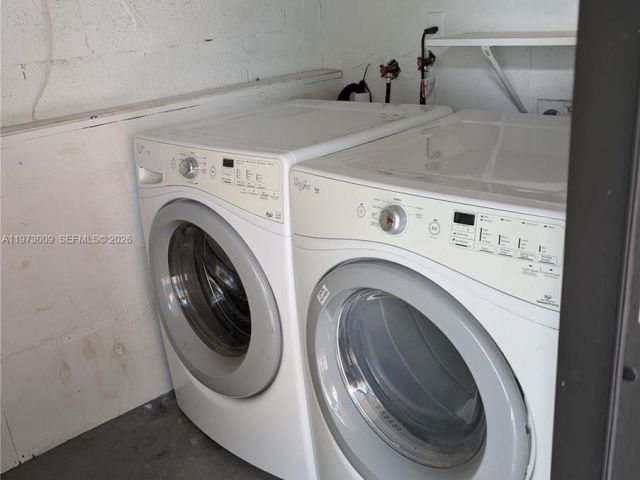 Home for rent at 13511 NE 24th Pl - photo 7475325