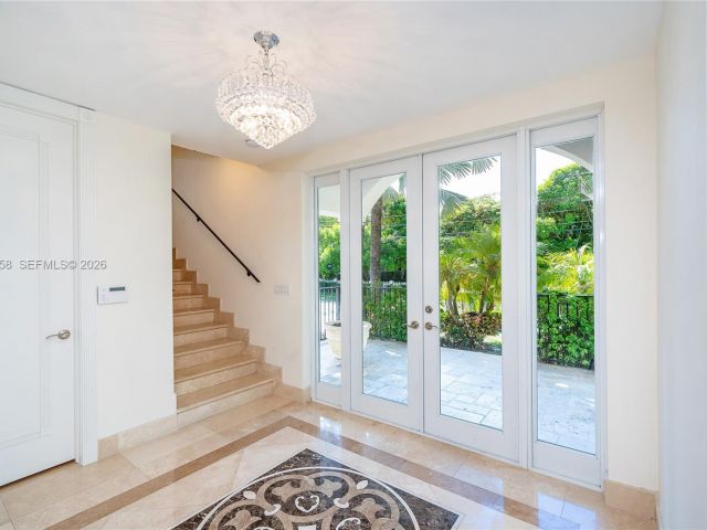 6-bedroom home for rent in Key Biscayne - 541 S Mashta Dr - MondialRealty