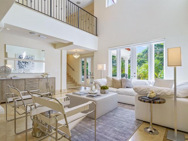 6-bedroom home for rent in Key Biscayne - 541 S Mashta Dr - MondialRealty