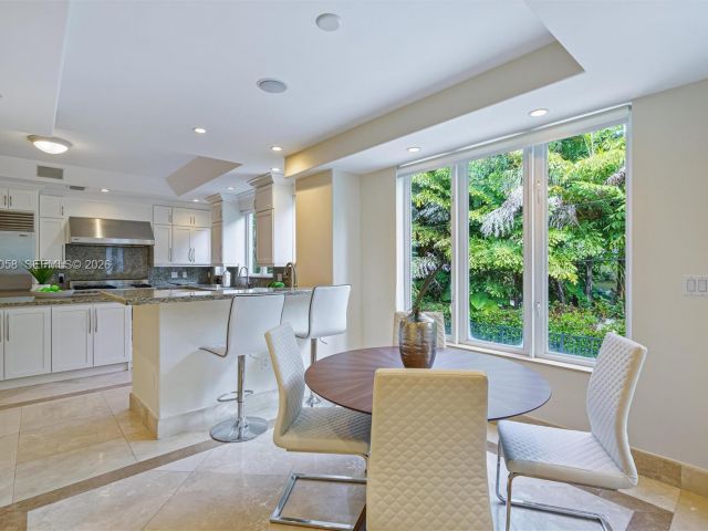 6-bedroom home for rent in Key Biscayne - 541 S Mashta Dr - MondialRealty