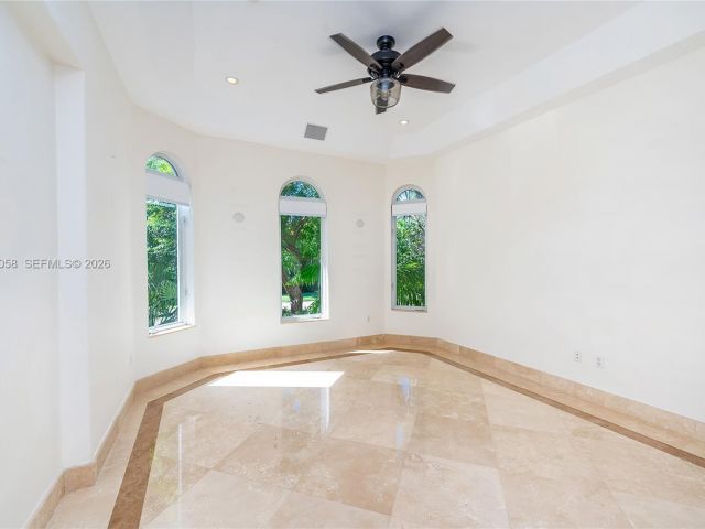 6-bedroom home for rent in Key Biscayne - 541 S Mashta Dr - MondialRealty