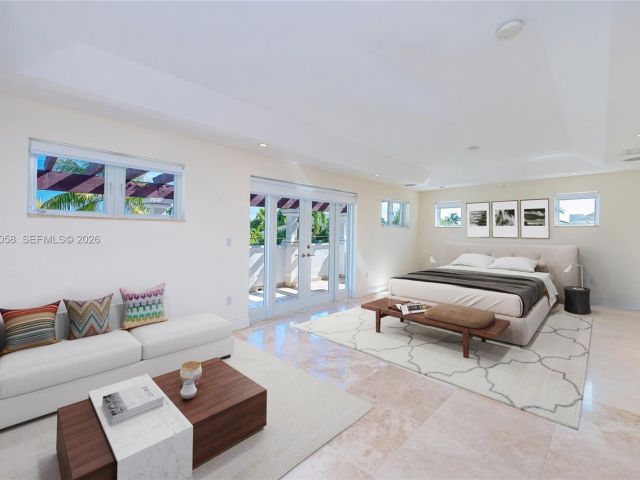 6-bedroom home for rent in Key Biscayne - 541 S Mashta Dr - MondialRealty
