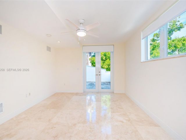 6-bedroom home for rent in Key Biscayne - 541 S Mashta Dr - MondialRealty