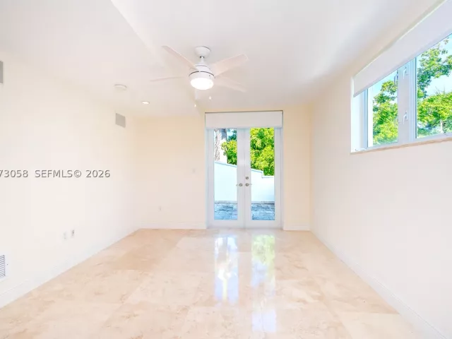 6-bedroom home for rent in Key Biscayne - 541 S Mashta Dr - MondialRealty
