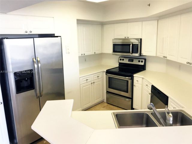 Apartment for rent  Unit #811 - photo 7510777