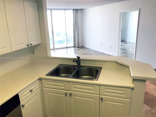 Apartment for rent  Unit #811 - photo 7510778