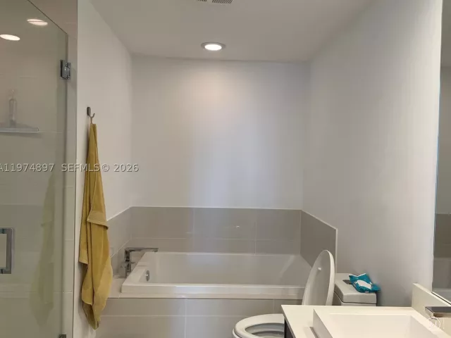 2-bedroom condo for sale in Miami - 45 SW 9th St 1206 - MondialRealty