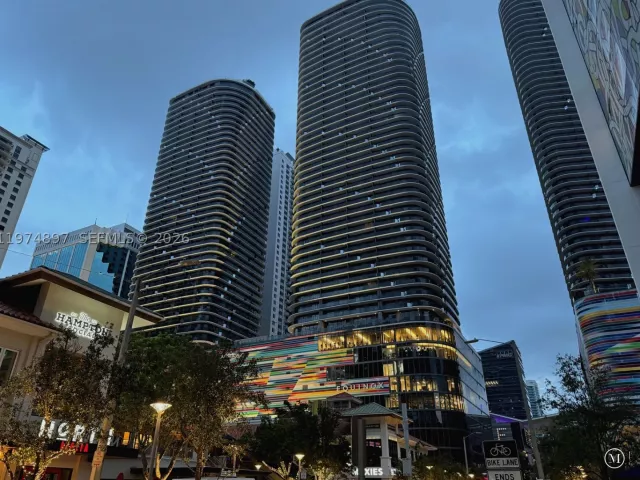 2-bedroom condo for sale in Miami - 45 SW 9th St 1206 - MondialRealty