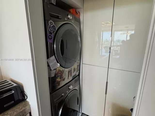 1-bedroom condo for sale in Aventura - 19355 Turnberry Way 23C - MondialRealty