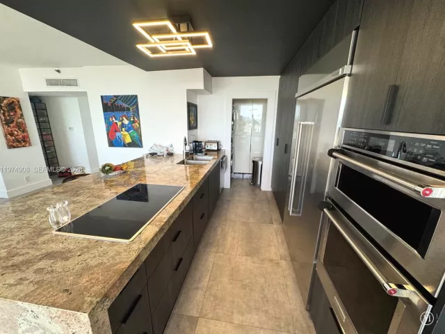 1-bedroom condo for sale in Aventura - 19355 Turnberry Way 23C - MondialRealty