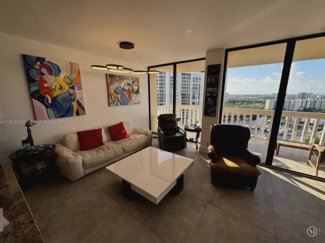 1-bedroom condo for sale in Aventura - 19355 Turnberry Way 23C - MondialRealty