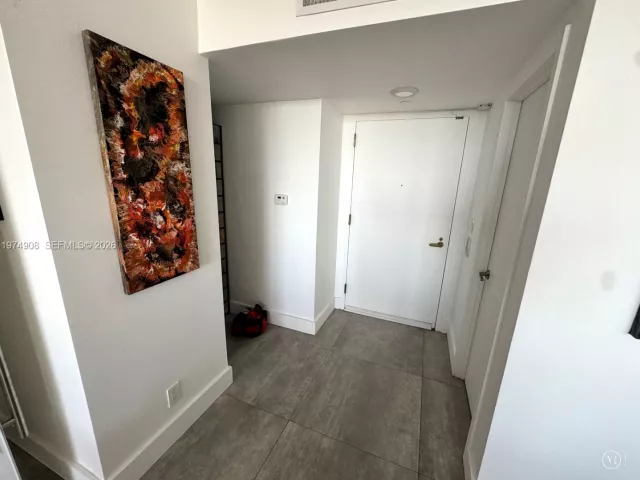 1-bedroom condo for sale in Aventura - 19355 Turnberry Way 23C - MondialRealty