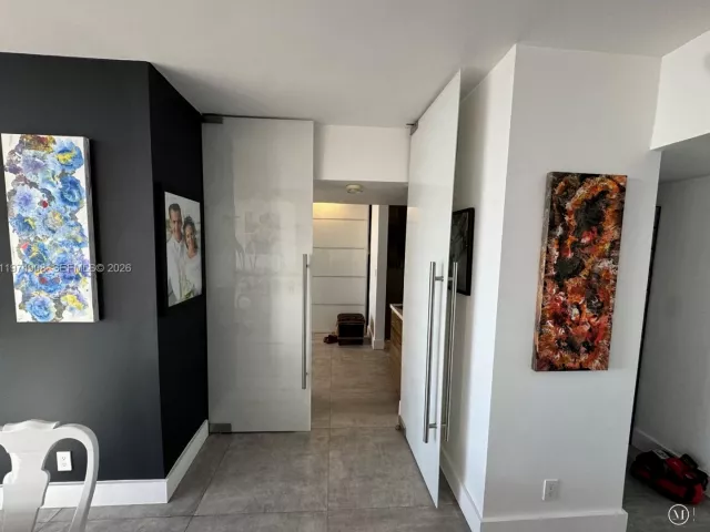 1-bedroom condo for sale in Aventura - 19355 Turnberry Way 23C - MondialRealty