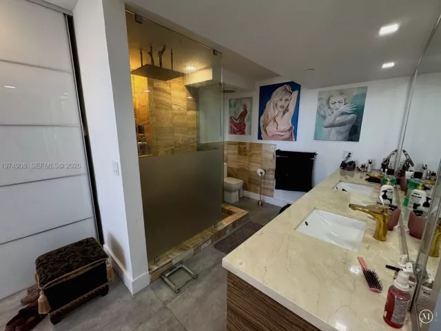 1-bedroom condo for sale in Aventura - 19355 Turnberry Way 23C - MondialRealty