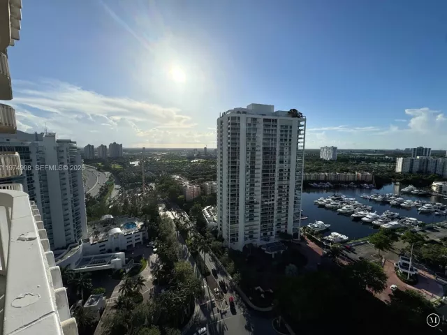 1-bedroom condo for sale in Aventura - 19355 Turnberry Way 23C - MondialRealty