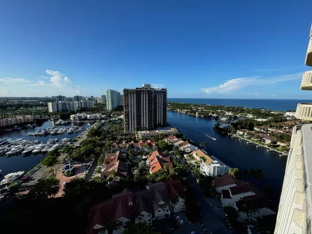 1-bedroom condo for sale in Aventura - 19355 Turnberry Way 23C - MondialRealty