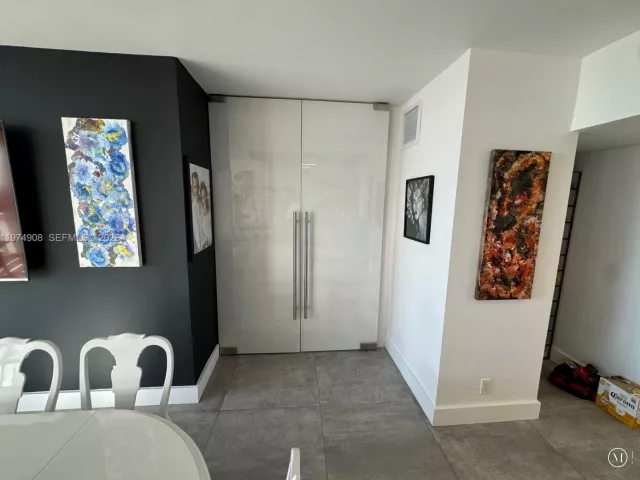 1-bedroom condo for sale in Aventura - 19355 Turnberry Way 23C - MondialRealty