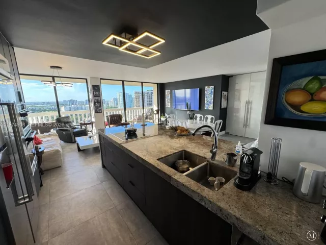 1-bedroom condo for sale in Aventura - 19355 Turnberry Way 23C - MondialRealty