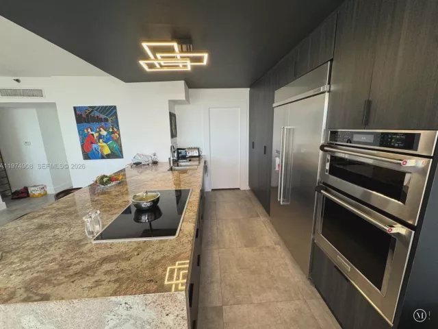 1-bedroom condo for sale in Aventura - 19355 Turnberry Way 23C - MondialRealty