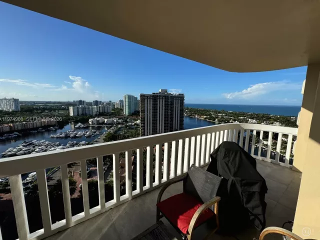 1-bedroom condo for sale in Aventura - 19355 Turnberry Way 23C - MondialRealty