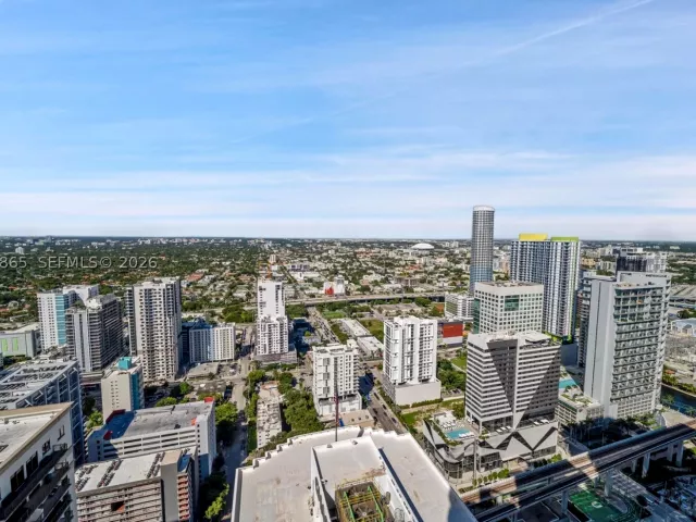 3-bedroom condo for sale in Miami - 55 SW 9th St 4406 - MondialRealty
