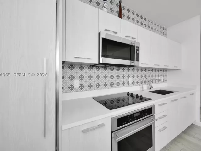 3-bedroom condo for sale in Miami - 55 SW 9th St 4406 - MondialRealty