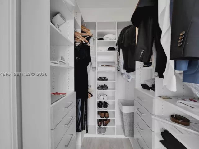 3-bedroom condo for sale in Miami - 55 SW 9th St 4406 - MondialRealty