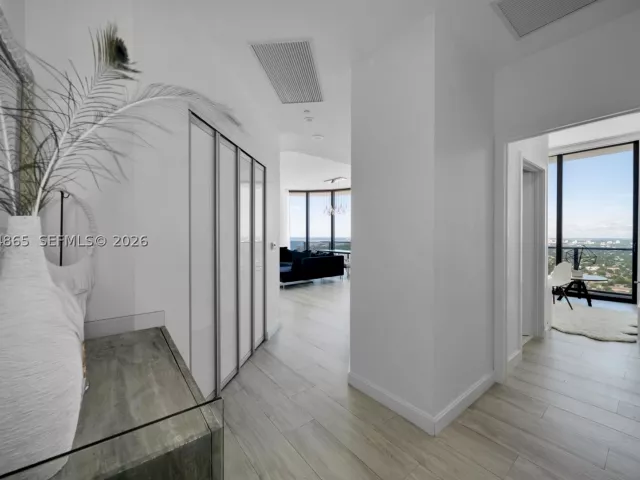 3-bedroom condo for sale in Miami - 55 SW 9th St 4406 - MondialRealty