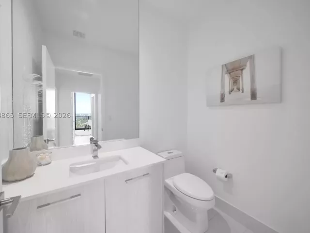 3-bedroom condo for sale in Miami - 55 SW 9th St 4406 - MondialRealty