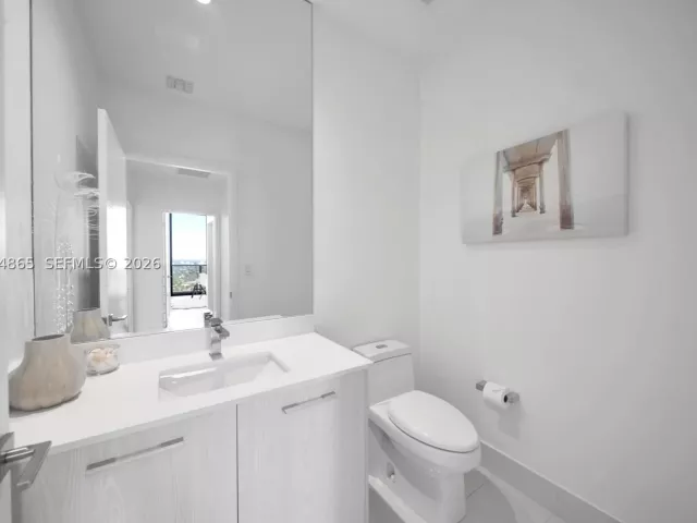 3-bedroom condo for sale in Miami - 55 SW 9th St 4406 - MondialRealty