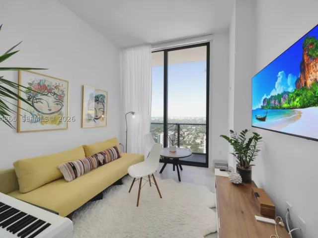 3-bedroom condo for sale in Miami - 55 SW 9th St 4406 - MondialRealty