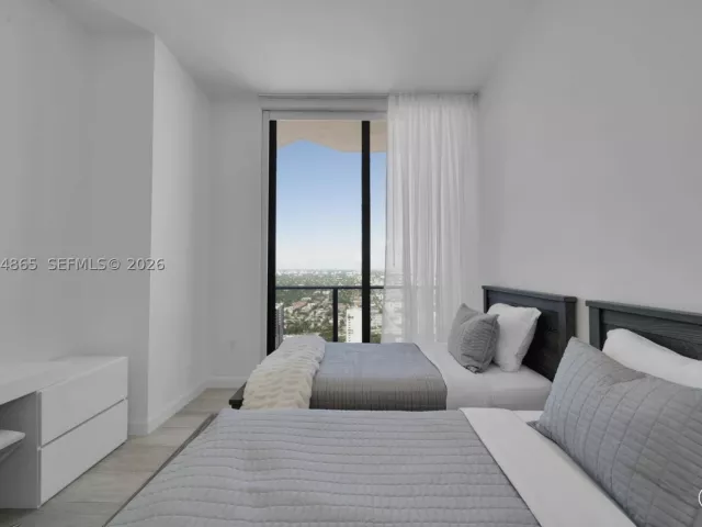 3-bedroom condo for sale in Miami - 55 SW 9th St 4406 - MondialRealty